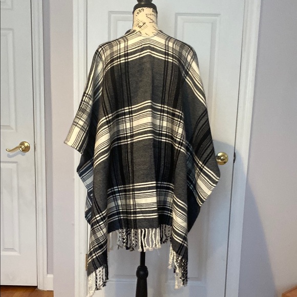Talbots Black and White Scarf with Fringe - Picture 2 of 10